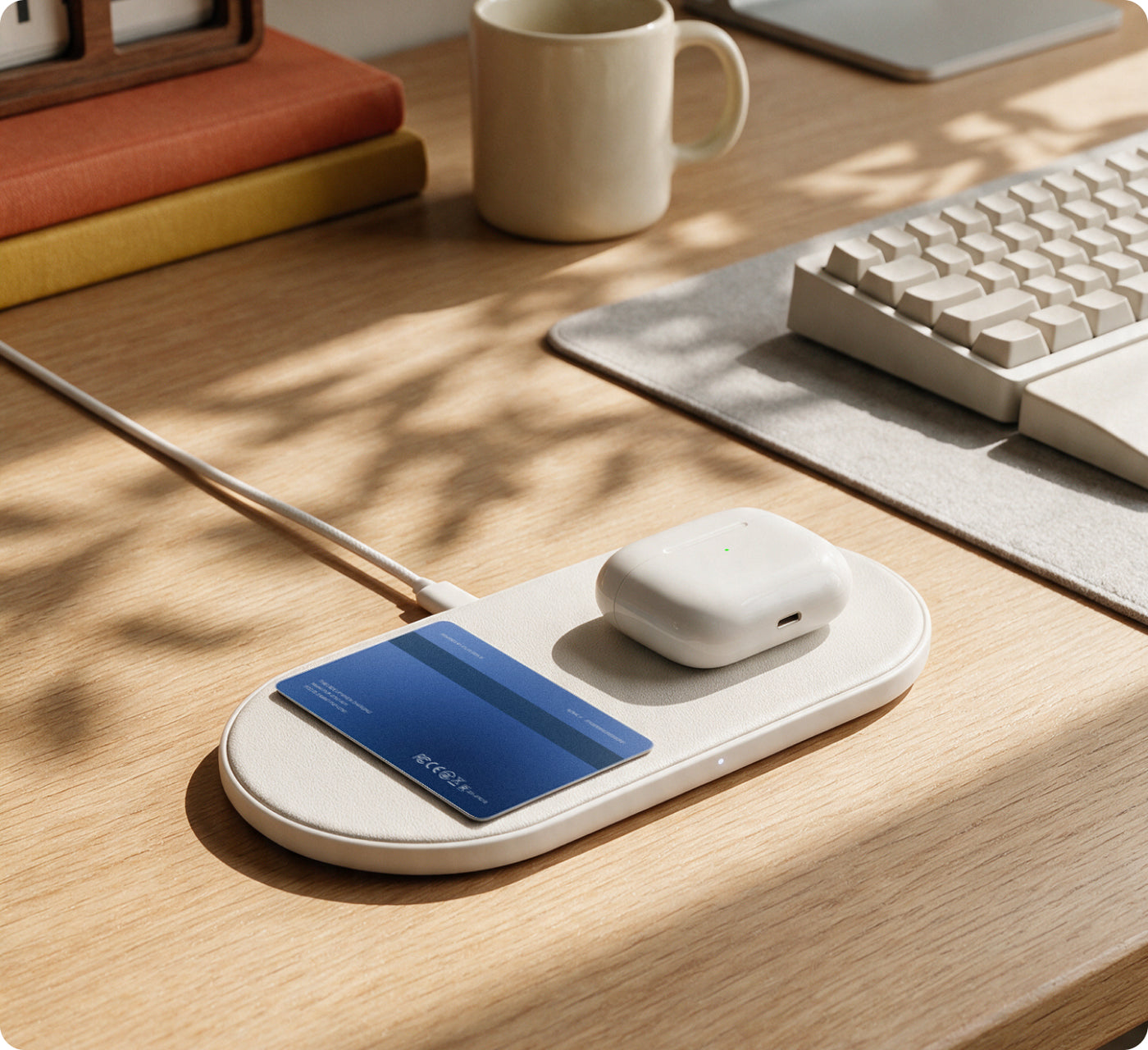 SmartCard Incognito charging on a Qi wireless pad