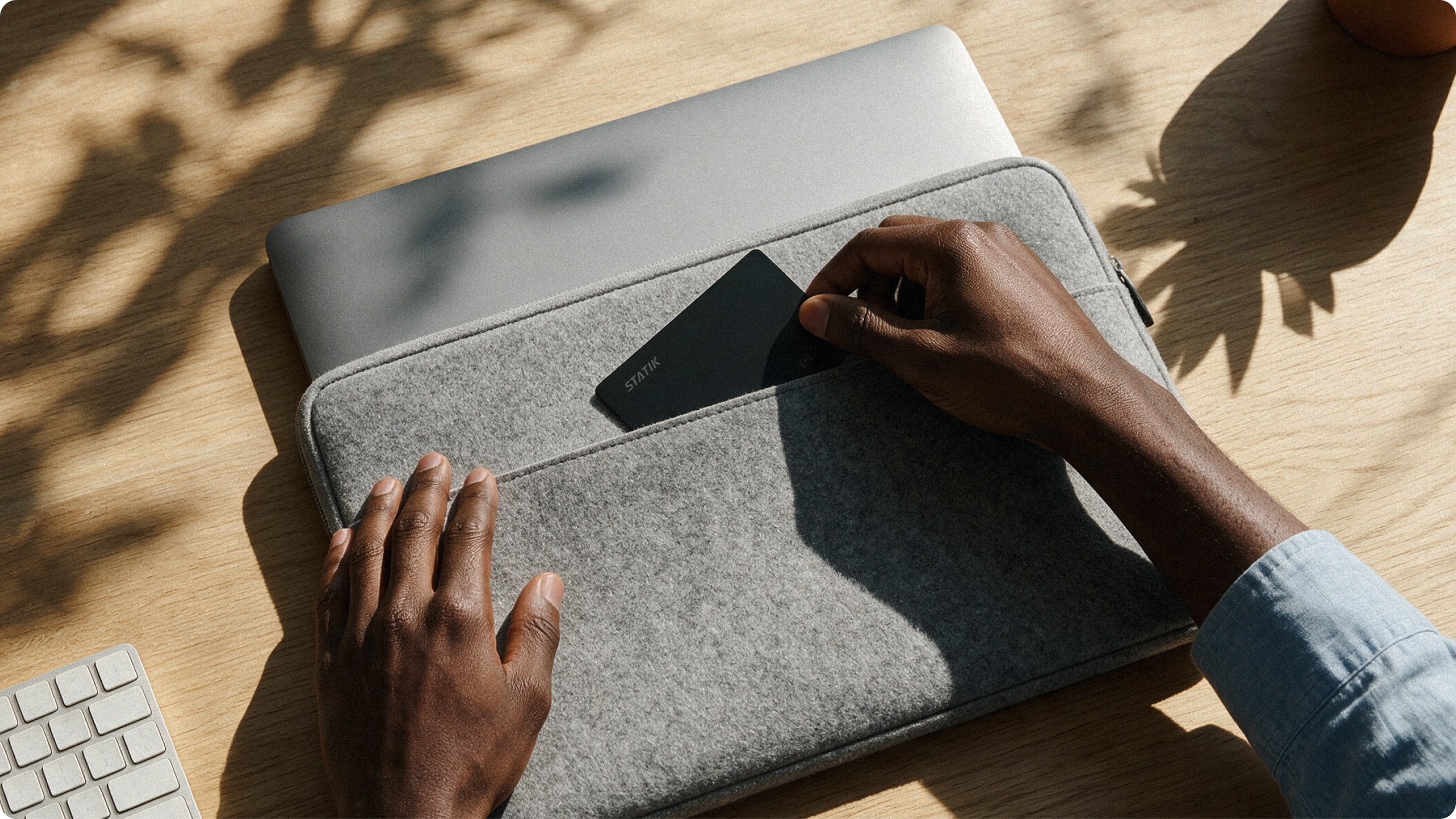 SmartCard Black slipped into a laptop sleeve pocket
