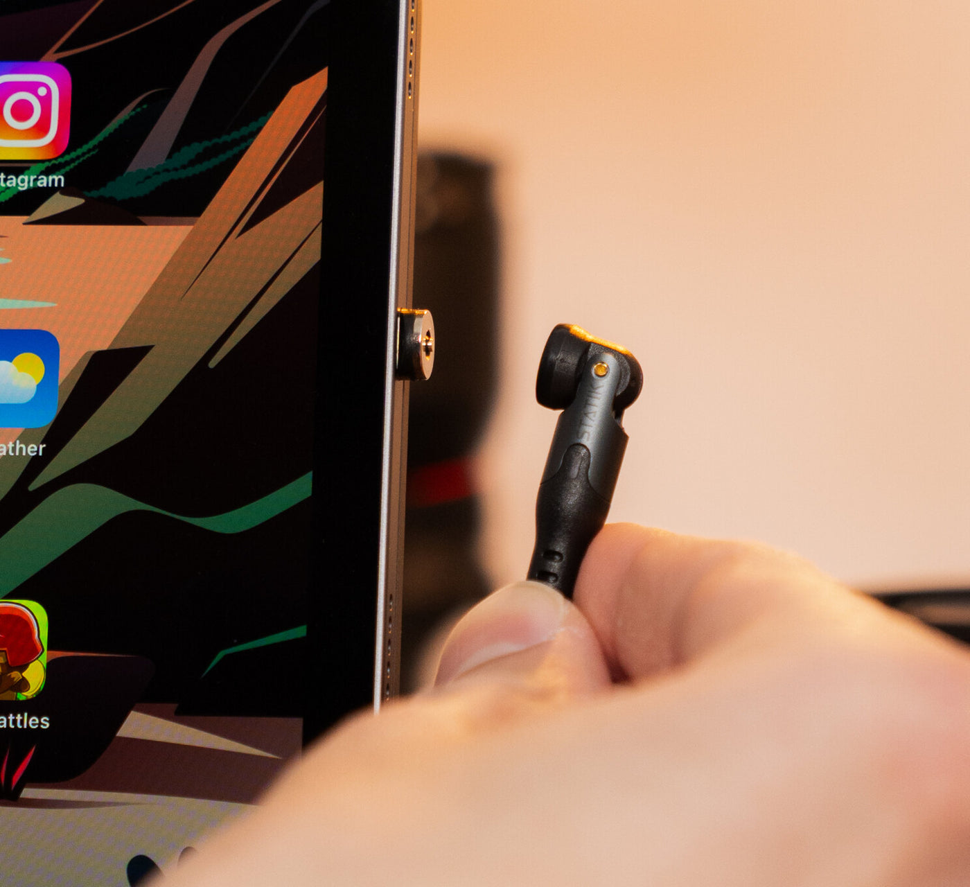 Magnetic Tips – one cable for iPad and phone